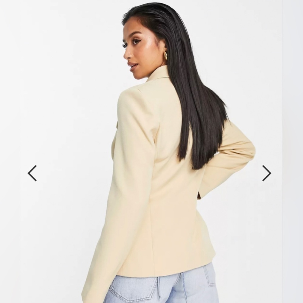 River Island Petite Beige Wrap Over Tailored Blazer Size US 2. New with Tags! - Picture 4 of 5